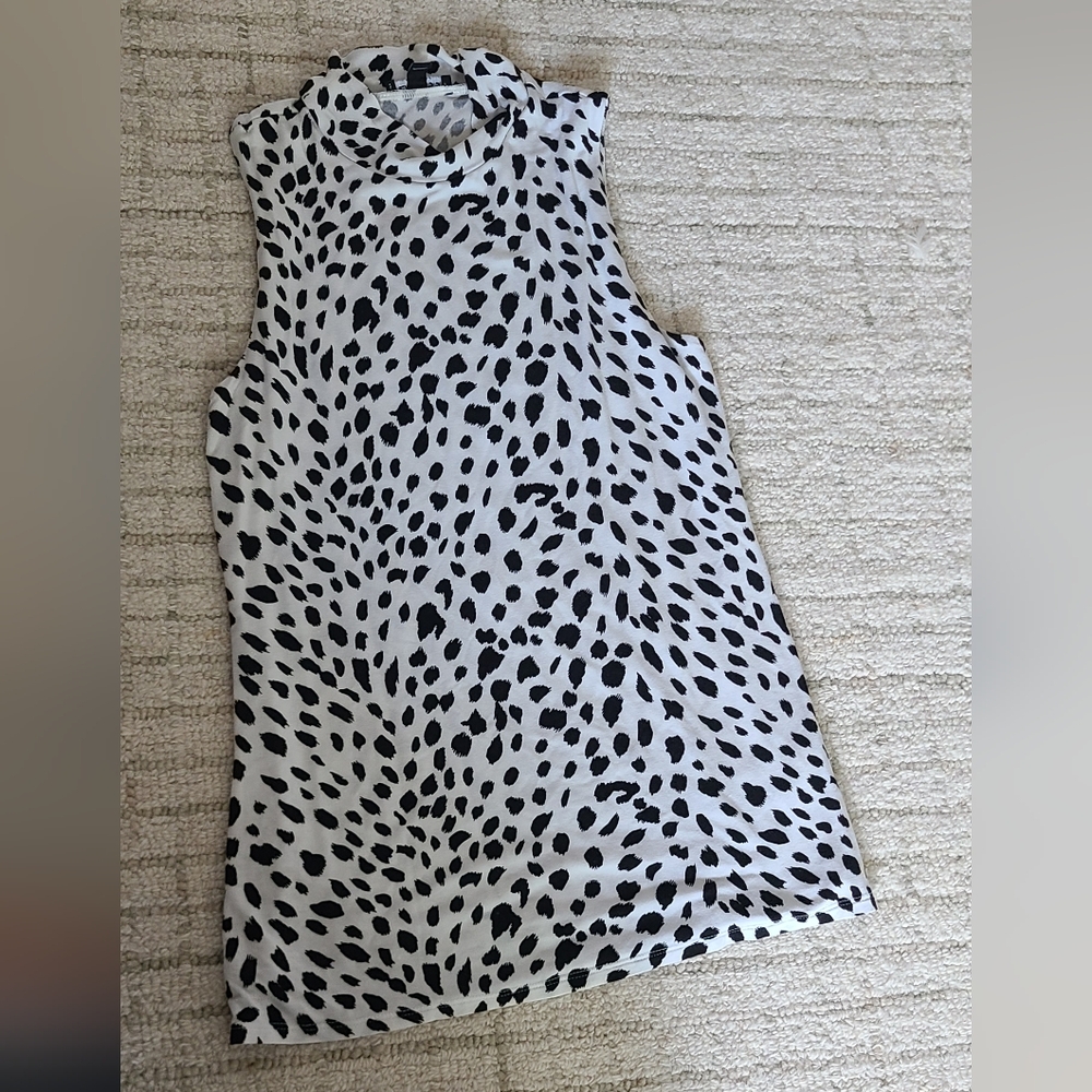 EXPRESS Sleeveless Black and White Leopard Print Top M